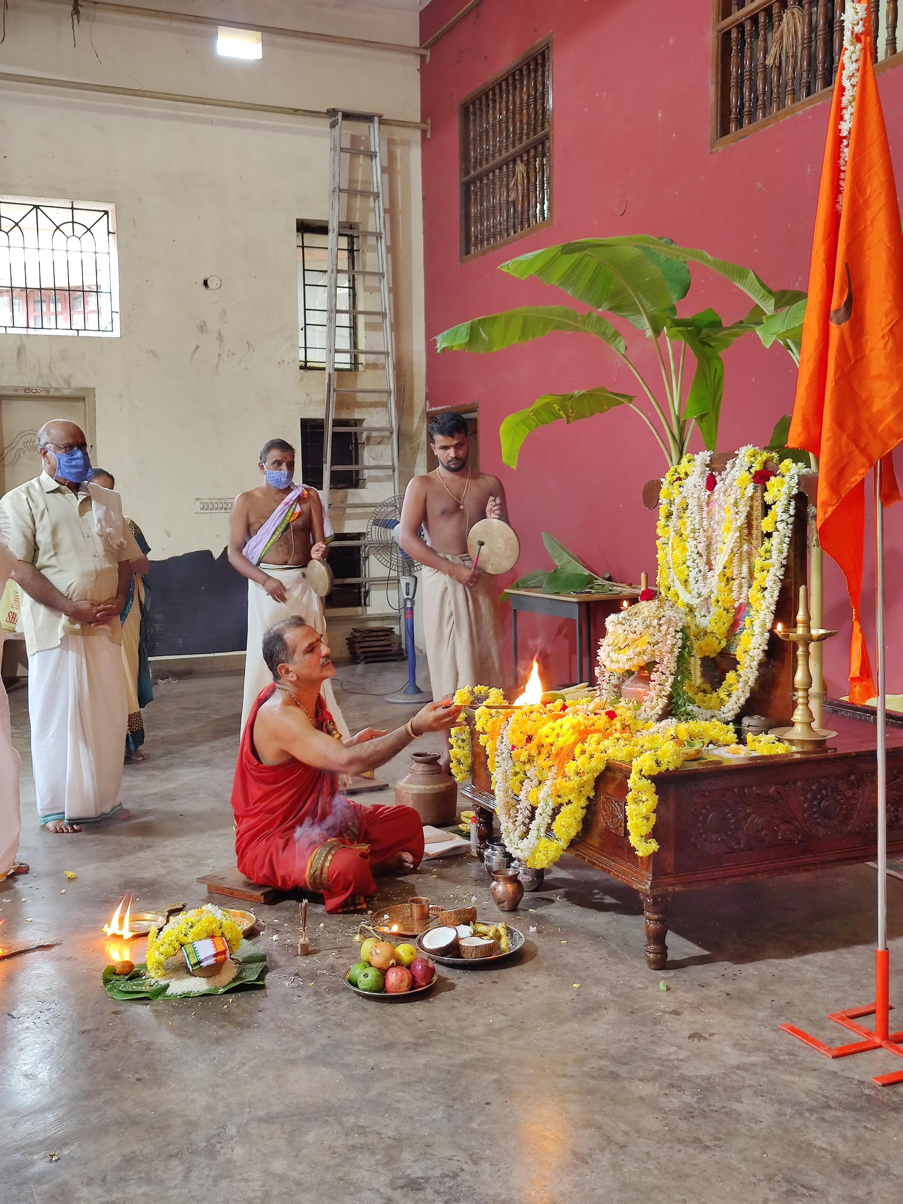 Priest performing Ganesh puja